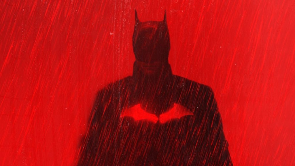 <p>Auf dem Bild, sieht man Batman im Regen. Das Bild hat eine düstere Atmosphäre, welche sich im Film widerspiegelt.</p>
